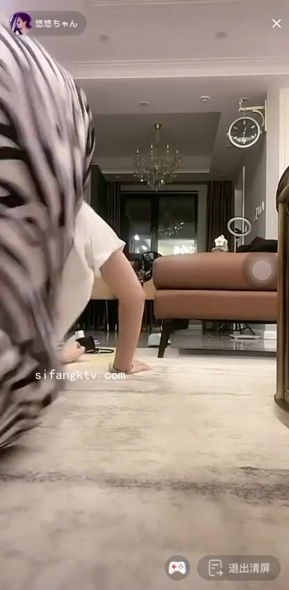 最新《瘋狂抖音》外篇之《抖音擦邊4》顏值主播各顯神通 閃現走光 刷邊瘋狂作死 扣逼漏奶 (101)