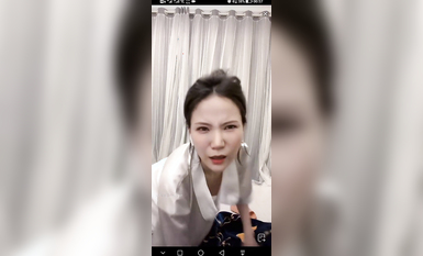 最新《瘋狂抖音》外篇之《抖音擦邊4》顏值主播各顯神通 閃現走光 刷邊瘋狂作死 扣逼漏奶 (135)