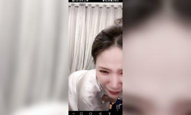 最新《瘋狂抖音》外篇之《抖音擦邊4》顏值主播各顯神通 閃現走光 刷邊瘋狂作死 扣逼漏奶 (135)