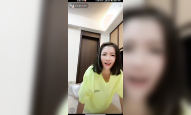 最新《瘋狂抖音》外篇之『三亞美女2』極品三亞外圍美女大秀身材 作死大尺度 摳B揉乳擠奶 (188)