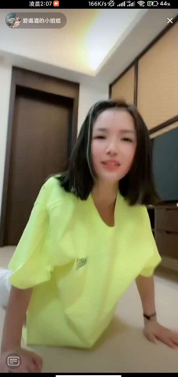 最新《瘋狂抖音》外篇之『三亞美女2』極品三亞外圍美女大秀身材 作死大尺度 摳B揉乳擠奶 (188)