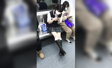 稀缺學姐專場 專業抄底靚麗制服學姐珍藏版 貼著美女屁股抄 有燈光加持畫質特好 超清4K原版9051 (3)