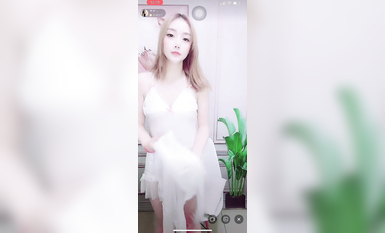 最新《瘋狂抖音》外篇之『三亞美女2』極品三亞外圍美女大秀身材 作死大尺度 摳B揉乳擠奶 (158)