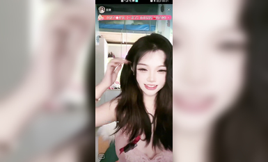 最新《瘋狂抖音》外篇之《抖音擦邊4》顏值主播各顯神通 閃現走光 刷邊瘋狂作死 扣逼漏奶 (298)