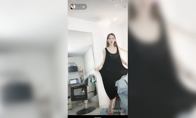 最新《瘋狂抖音》外篇之『三亞美女2』極品三亞外圍美女大秀身材 作死大尺度 摳B揉乳擠奶 (72)