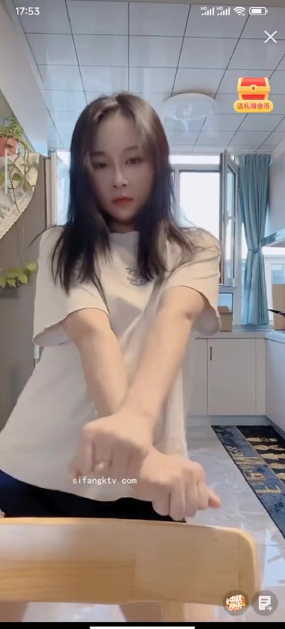 最新《瘋狂抖音》外篇之《抖音擦邊4》顏值主播各顯神通 閃現走光 刷邊瘋狂作死 扣逼漏奶 (170)