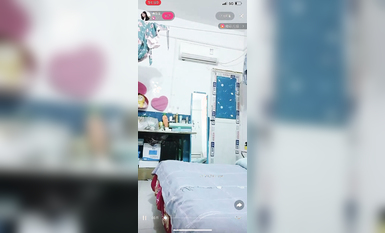 最新《瘋狂抖音》外篇之《抖音擦邊4》顏值主播各顯神通 閃現走光 刷邊瘋狂作死 扣逼漏奶 (85)