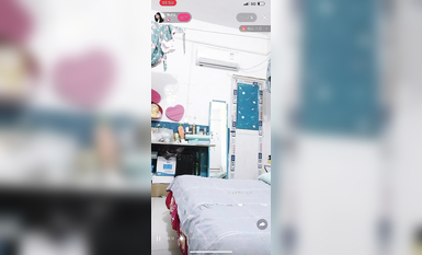 最新《瘋狂抖音》外篇之《抖音擦邊4》顏值主播各顯神通 閃現走光 刷邊瘋狂作死 扣逼漏奶 (85)