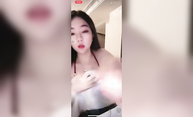 最新《瘋狂抖音》外篇之《抖音擦邊4》顏值主播各顯神通 閃現走光 刷邊瘋狂作死 扣逼漏奶 (176)