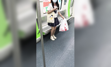 稀缺學姐專場 專業抄底靚麗制服學姐珍藏版 貼著美女屁股抄 有燈光加持畫質特好 超清4K原版 (8)