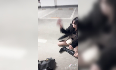 最新《瘋狂抖音》外篇之『三亞美女2』極品三亞外圍美女大秀身材 作死大尺度 摳B揉乳擠奶 (115)