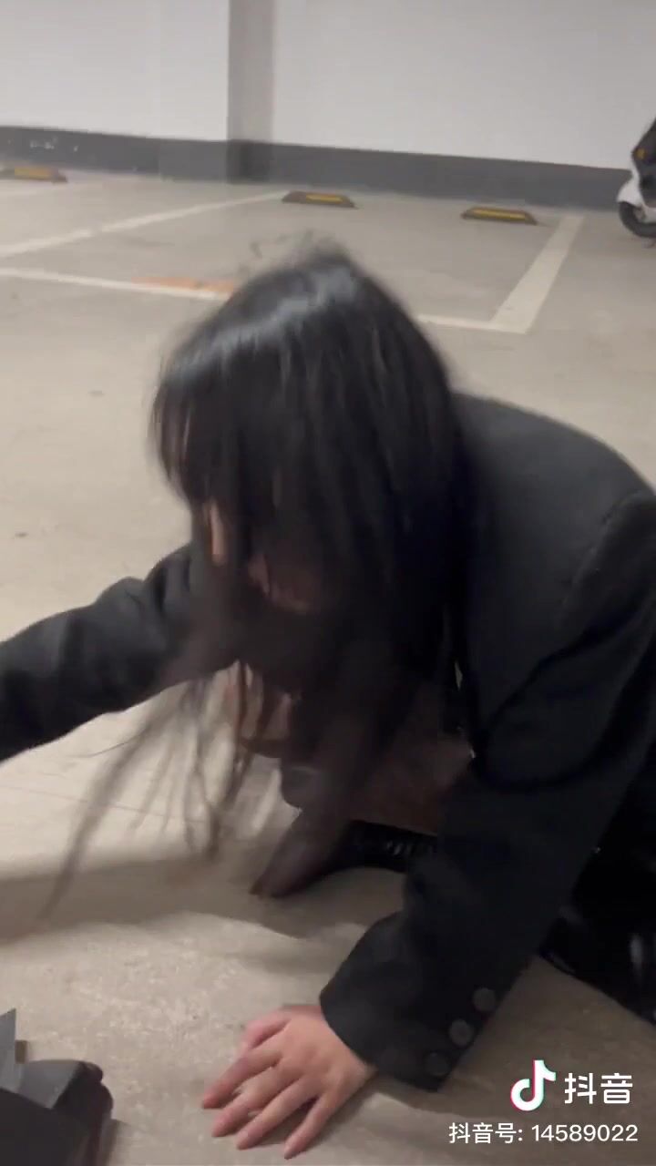 最新《瘋狂抖音》外篇之『三亞美女2』極品三亞外圍美女大秀身材 作死大尺度 摳B揉乳擠奶 (115)