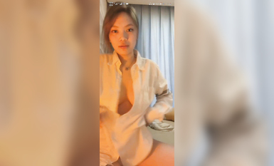 最新《瘋狂抖音》外篇之『三亞美女2』極品三亞外圍美女大秀身材 作死大尺度 摳B揉乳擠奶 (84)