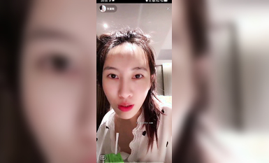 最新《瘋狂抖音》外篇之《抖音擦邊4》顏值主播各顯神通 閃現走光 刷邊瘋狂作死 扣逼漏奶 (38)