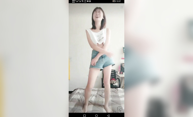 最新《瘋狂抖音》外篇之《抖音擦邊4》顏值主播各顯神通 閃現走光 刷邊瘋狂作死 扣逼漏奶 (78)