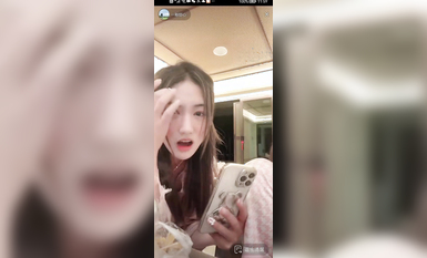 最新《瘋狂抖音》外篇之『三亞美女2』極品三亞外圍美女大秀身材 作死大尺度 摳B揉乳擠奶 (70)