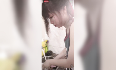 最新《瘋狂抖音》外篇之《抖音擦邊4》顏值主播各顯神通 閃現走光 刷邊瘋狂作死 扣逼漏奶 (84)