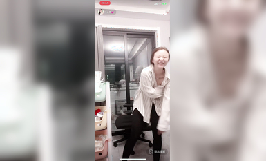 最新《瘋狂抖音》外篇之『三亞美女2』極品三亞外圍美女大秀身材 作死大尺度 摳B揉乳擠奶 (120)