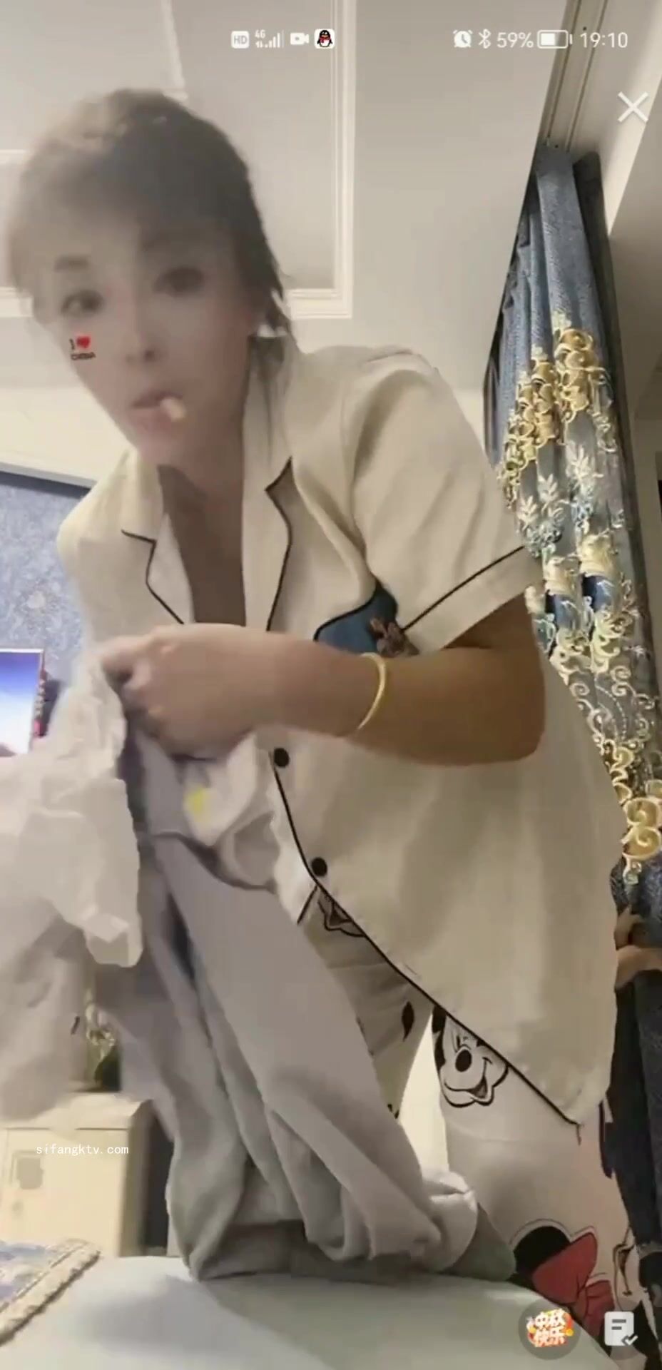 最新《瘋狂抖音》外篇之《抖音擦邊4》顏值主播各顯神通 閃現走光 刷邊瘋狂作死 扣逼漏奶 (60)