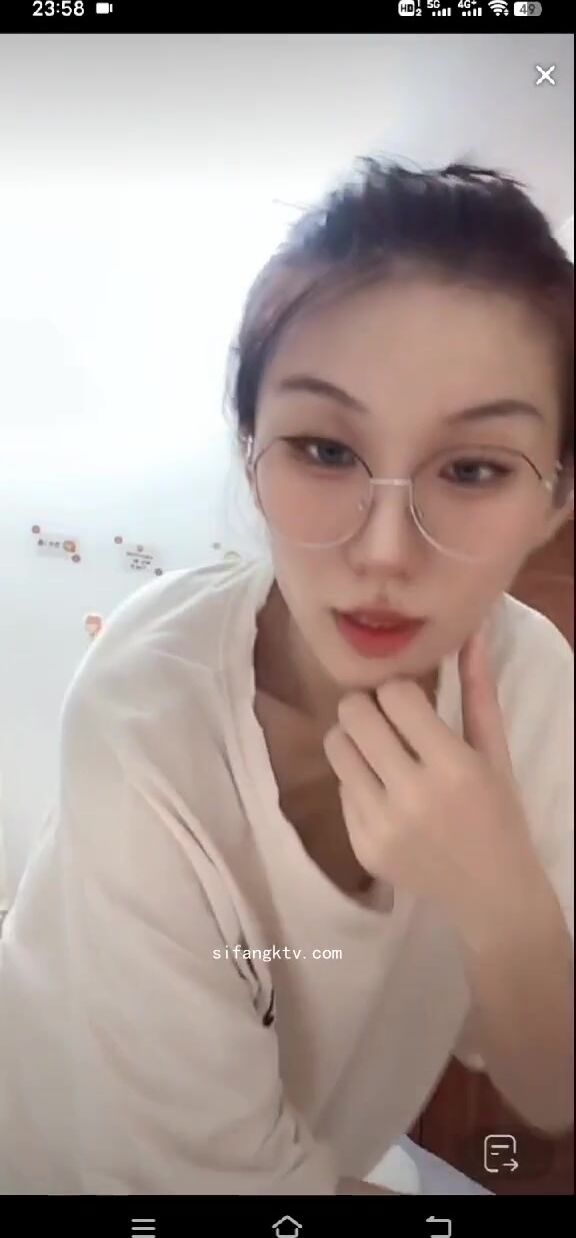 最新《瘋狂抖音》外篇之《抖音擦邊4》顏值主播各顯神通 閃現走光 刷邊瘋狂作死 扣逼漏奶 (134)