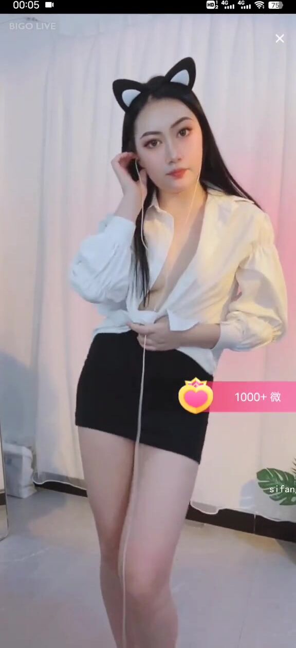 最新《瘋狂抖音》外篇之《抖音擦邊4》顏值主播各顯神通 閃現走光 刷邊瘋狂作死 扣逼漏奶 (221)