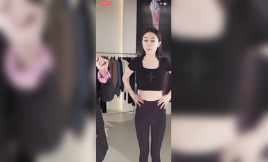 最新《瘋狂抖音》外篇之『三亞美女2』極品三亞外圍美女大秀身材 作死大尺度 摳B揉乳擠奶 (22)