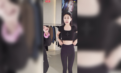 最新《瘋狂抖音》外篇之『三亞美女2』極品三亞外圍美女大秀身材 作死大尺度 摳B揉乳擠奶 (22)