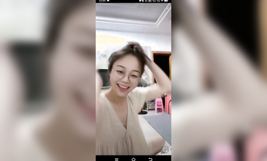 最新《瘋狂抖音》外篇之《抖音擦邊4》顏值主播各顯神通 閃現走光 刷邊瘋狂作死 扣逼漏奶 (44)