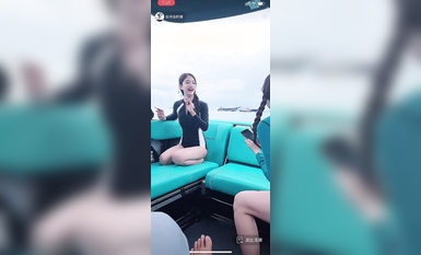 最新《瘋狂抖音》外篇之『三亞美女2』極品三亞外圍美女大秀身材 作死大尺度 摳B揉乳擠奶 (6)