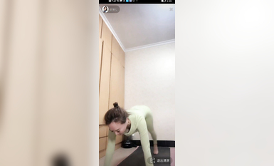 最新《瘋狂抖音》外篇之『三亞美女2』極品三亞外圍美女大秀身材 作死大尺度 摳B揉乳擠奶 (12)