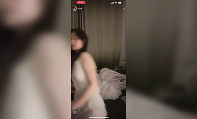 最新《瘋狂抖音》外篇之《抖音擦邊4》顏值主播各顯神通 閃現走光 刷邊瘋狂作死 扣逼漏奶 (272)