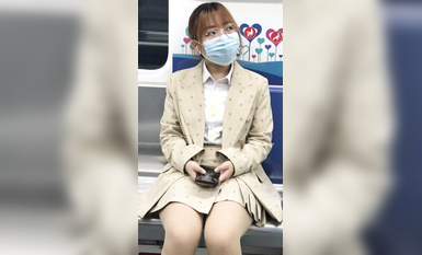 稀缺學姐專場 專業抄底靚麗制服學姐珍藏版 貼著美女屁股抄 有燈光加持畫質特好 超清4K原版 (4)