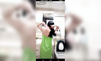 最新《瘋狂抖音》外篇之『三亞美女2』極品三亞外圍美女大秀身材 作死大尺度 摳B揉乳擠奶 (54)