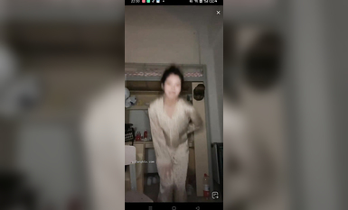 最新《瘋狂抖音》外篇之《抖音擦邊4》顏值主播各顯神通 閃現走光 刷邊瘋狂作死 扣逼漏奶 (252)