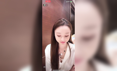 最新《瘋狂抖音》外篇之《抖音擦邊4》顏值主播各顯神通 閃現走光 刷邊瘋狂作死 扣逼漏奶 (243)