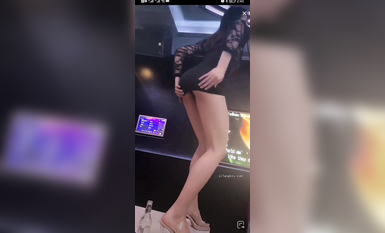 最新《瘋狂抖音》外篇之《抖音擦邊4》顏值主播各顯神通 閃現走光 刷邊瘋狂作死 扣逼漏奶 (87)