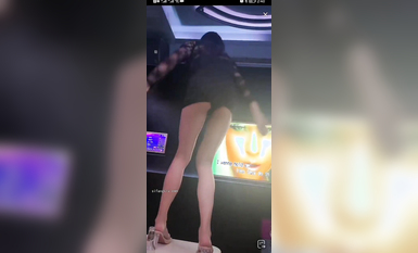 最新《瘋狂抖音》外篇之《抖音擦邊4》顏值主播各顯神通 閃現走光 刷邊瘋狂作死 扣逼漏奶 (87)