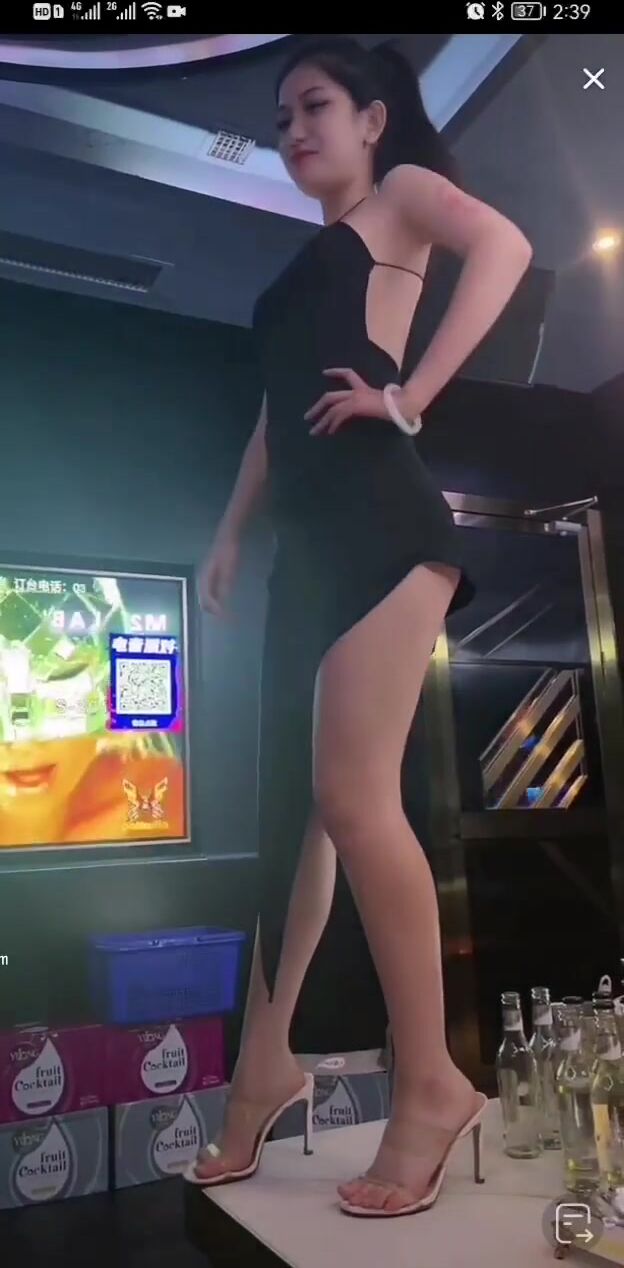 最新《瘋狂抖音》外篇之《抖音擦邊4》顏值主播各顯神通 閃現走光 刷邊瘋狂作死 扣逼漏奶 (87)