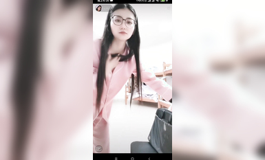 最新《瘋狂抖音》外篇之『三亞美女2』極品三亞外圍美女大秀身材 作死大尺度 摳B揉乳擠奶 (132)