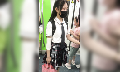 稀缺學姐專場 專業抄底靚麗制服學姐珍藏版 貼著美女屁股抄 有燈光加持畫質特好 超清4K原版 (11)