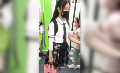 稀缺學姐專場 專業抄底靚麗制服學姐珍藏版 貼著美女屁股抄 有燈光加持畫質特好 超清4K原版 (11)