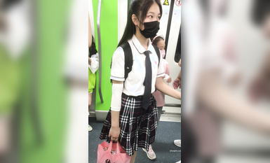 稀缺學姐專場 專業抄底靚麗制服學姐珍藏版 貼著美女屁股抄 有燈光加持畫質特好 超清4K原版 (11)