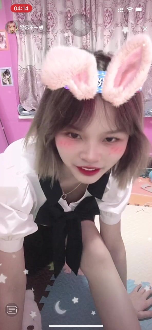 最新《瘋狂抖音》外篇之『三亞美女2』極品三亞外圍美女大秀身材 作死大尺度 摳B揉乳擠奶 (37)