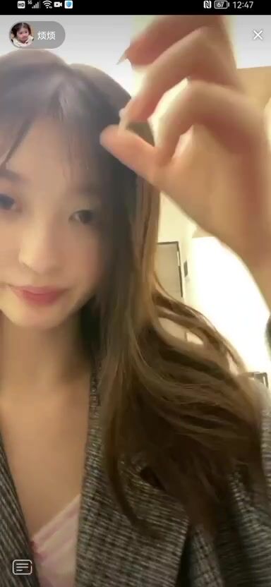 最新《瘋狂抖音》外篇之『三亞美女2』極品三亞外圍美女大秀身材 作死大尺度 摳B揉乳擠奶 (60)