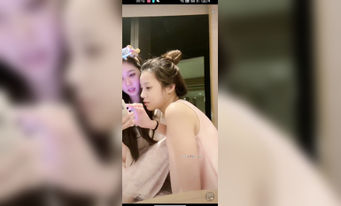 最新《瘋狂抖音》外篇之《抖音擦邊4》顏值主播各顯神通 閃現走光 刷邊瘋狂作死 扣逼漏奶 (17)