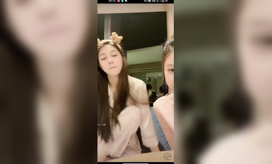 最新《瘋狂抖音》外篇之《抖音擦邊4》顏值主播各顯神通 閃現走光 刷邊瘋狂作死 扣逼漏奶 (17)