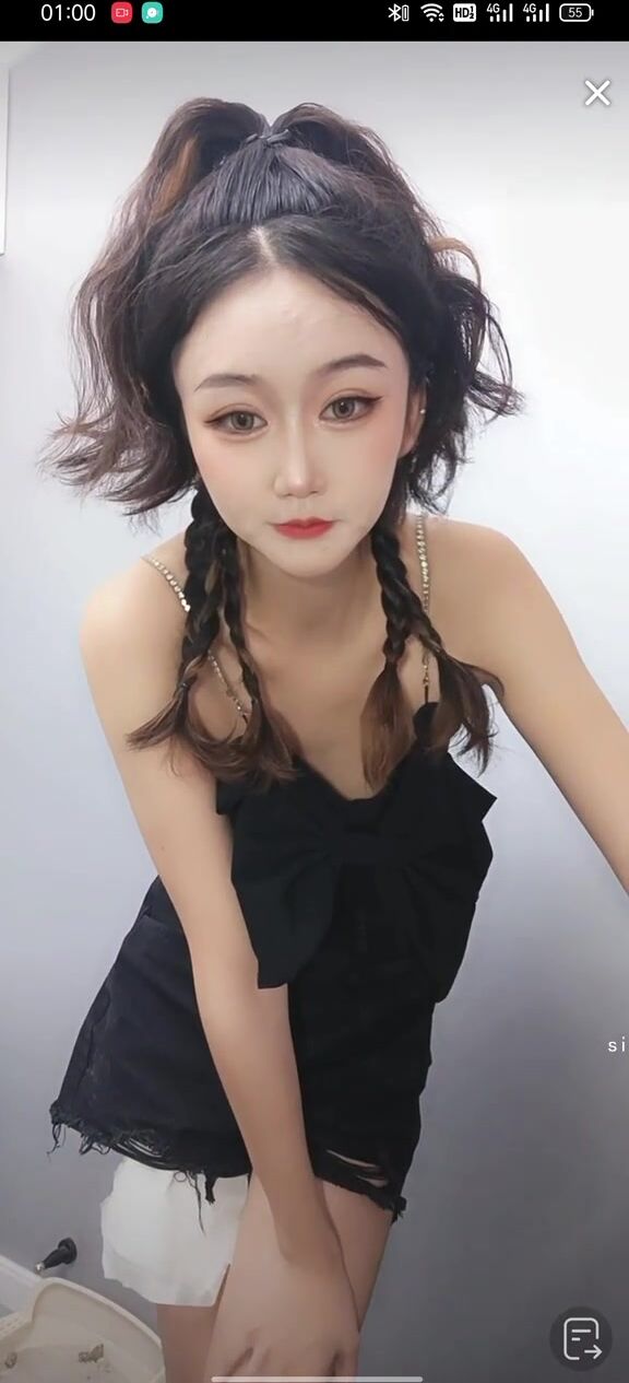 最新《瘋狂抖音》外篇之《抖音擦邊4》顏值主播各顯神通 閃現走光 刷邊瘋狂作死 扣逼漏奶 (107)