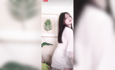 最新《瘋狂抖音》外篇之《抖音擦邊4》顏值主播各顯神通 閃現走光 刷邊瘋狂作死 扣逼漏奶 (150)