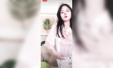 最新《瘋狂抖音》外篇之《抖音擦邊4》顏值主播各顯神通 閃現走光 刷邊瘋狂作死 扣逼漏奶 (150)