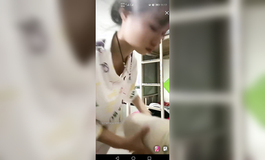 最新《瘋狂抖音》外篇之《抖音擦邊4》顏值主播各顯神通 閃現走光 刷邊瘋狂作死 扣逼漏奶 (71)